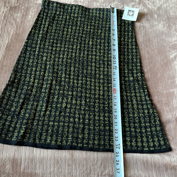 New Anne Klein knitted gold and black skirt sz medium - Picture 2 of 4